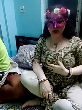 Snapshot of Raja_Ranii chatting on 01/05/25, 03:23 Raja Ranii online show from 01/05/25, 03:23