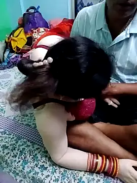 Snapshot of Raja_Ranii chatting on 02/05/25, 01:04 Raja Ranii online show from 02/05/25, 01:04