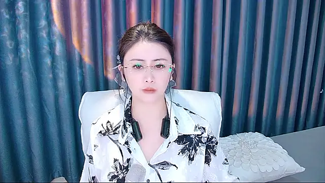 Snapshot of Daisy7_11 chatting on 11/08/25, 01:22 Daisy7 11 online show from 11/08/25, 01:22