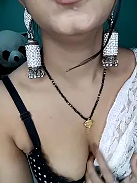 Snapshot of Diamond_queeen chatting on 02/16/25, 12:21 Diamond queeen online show from 02/16/25, 12:21