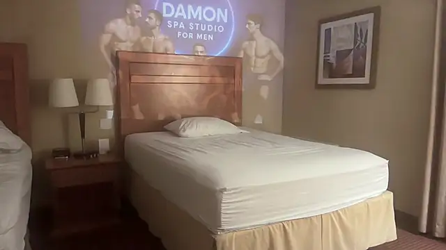 Snapshot of GymBoyVan chatting on 11/17/25, 02:06 GymBoyVan online show from 11/17/25, 02:06