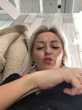 Diamond Bunny  online show from 12/16/24, 04:16