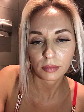 Diamond Bunny  online show from 02/11/25, 02:24