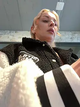 Snapshot of Diamond_Bunny_ chatting on 04/16/26, 03:13 Diamond Bunny online show from 04/16/26, 03:13