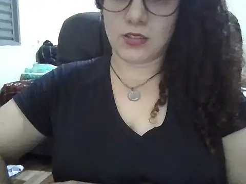 Snapshot of litha_luna chatting on 02/15/25, 09:37 litha luna online show from 02/15/25, 09:37