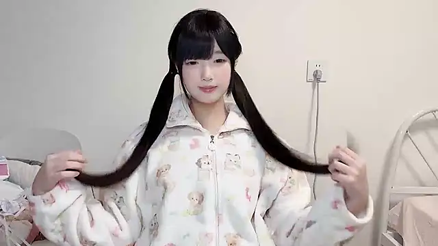 Snapshot of Fairy-06 chatting on 12/29/24, 07:22 Fairy-06 online show from 12/29/24, 07:22