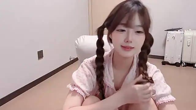 Snapshot of Fairy-06 chatting on 10/22/25, 01:55 Fairy-06 online show from 10/22/25, 01:55