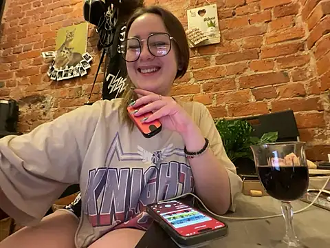 Emma B1uem online show from 12/12/24, 12:59