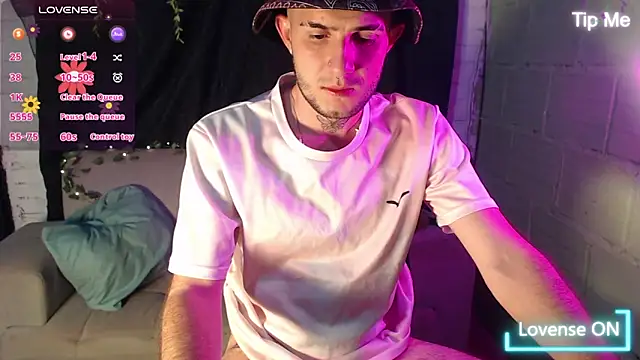 Snapshot of Dante_Bear_ chatting on 03/14/26, 12:06 Dante Bear online show from 03/14/26, 12:06