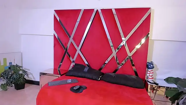 Milanxht online show from 10/10/25, 08:30