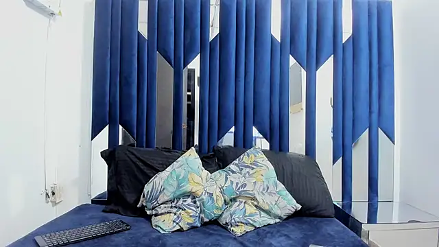 Milanxht online show from 10/27/25, 06:56