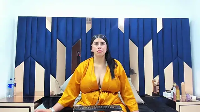 Criistaal  online show from 02/16/25, 08:21