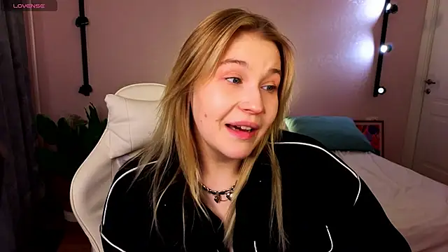 Colleen Blake online show from 04/12/26, 04:45