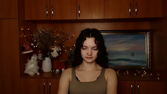  SusieSu  online show from 12/20/24, 11:10