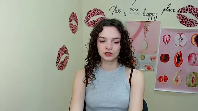  SusieSu  online show from 03/10/25, 07:10