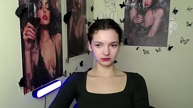  SusieSu  online show from 10/19/25, 06:47