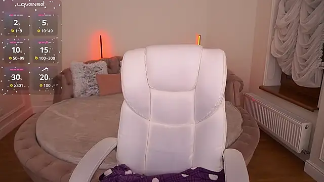 Snapshot of MagicLilu chatting on 12/04/25, 08:50 MagicLilu online show from 12/04/25, 08:50