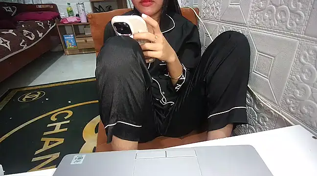 Snapshot of BIN-NA chatting on 12/11/24, 05:10 BIN-NA online show from 12/11/24, 05:10