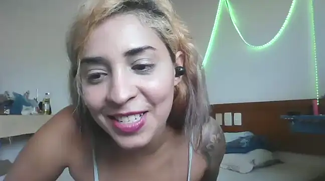 Gabrielleof online show from 01/06/25, 03:08