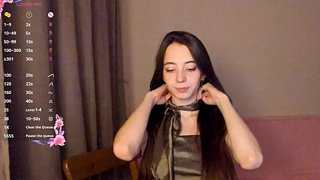 Snapshot of EvaBradley chatting on 10/14/25, 06:31 EvaBradley online show from 10/14/25, 06:31