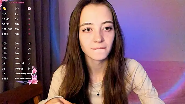 Snapshot of EvaBradley chatting on 10/18/25, 06:41 EvaBradley online show from 10/18/25, 06:41