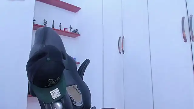 Jonryder  online show from 12/18/25, 04:35