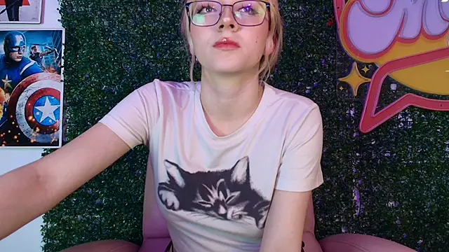 Cloe five online show from 12/15/25, 08:02