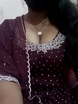 Snapshot of Anamika_Kapoor chatting on 01/05/25, 08:00 Anamika Kapoor online show from 01/05/25, 08:00