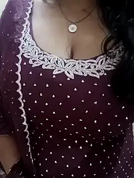 Snapshot of Anamika_Kapoor chatting on 01/05/25, 11:01 Anamika Kapoor online show from 01/05/25, 11:01