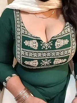 Snapshot of Anamika_Kapoor chatting on 09/20/25, 01:39 Anamika Kapoor online show from 09/20/25, 01:39