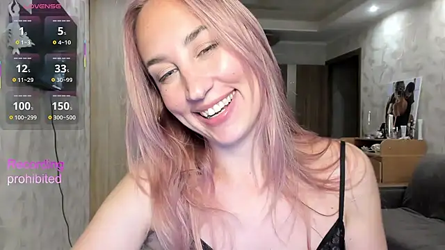 Snapshot of lady_Nati chatting on 12/14/25, 02:00 lady Nati online show from 12/14/25, 02:00