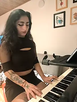 Snapshot of Lila_Desiree chatting on 11/17/25, 11:21 Lila Desiree online show from 11/17/25, 11:21