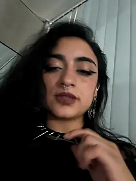 Snapshot of Lila_Desiree chatting on 12/15/25, 05:28 Lila Desiree online show from 12/15/25, 05:28