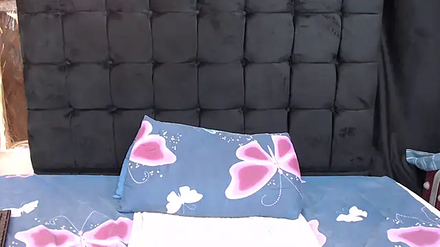 Snapshot of Sexybubbles14xxx chatting on 03/07/25, 07:30 Sexybubbles14xxx online show from 03/07/25, 07:30