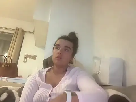 maisiesmithx online show from 10/19/25, 09:59