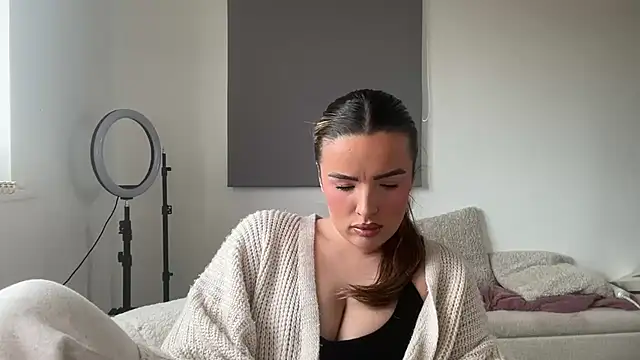 Snapshot of maisiesmithx chatting on 03/13/26, 02:45 maisiesmithx online show from 03/13/26, 02:45