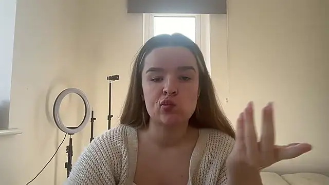 Snapshot of maisiesmithx chatting on 03/18/26, 12:30 maisiesmithx online show from 03/18/26, 12:30