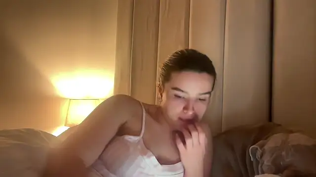 Snapshot of maisiesmithx chatting on 03/27/26, 12:05 maisiesmithx online show from 03/27/26, 12:05