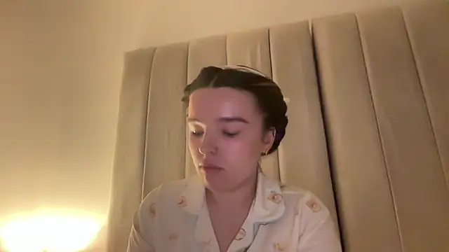 Snapshot of maisiesmithx chatting on 03/31/26, 02:13 maisiesmithx online show from 03/31/26, 02:13