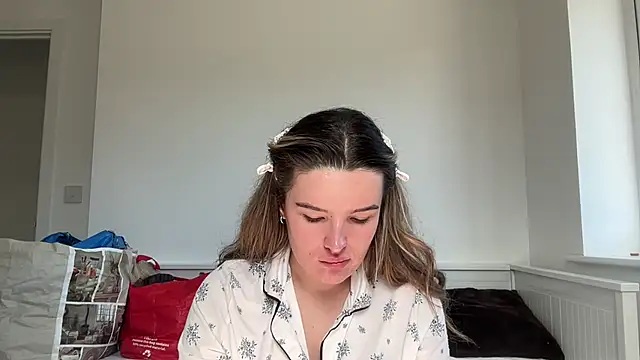 Snapshot of maisiesmithx chatting on 04/07/26, 12:27 maisiesmithx online show from 04/07/26, 12:27