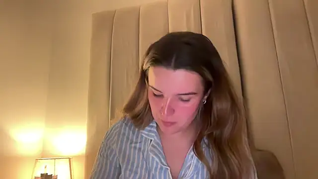 Snapshot of maisiesmithx chatting on 04/08/26, 11:37 maisiesmithx online show from 04/08/26, 11:37