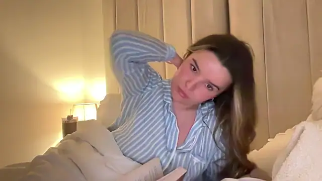 Snapshot of maisiesmithx chatting on 04/09/26, 06:19 maisiesmithx online show from 04/09/26, 06:19