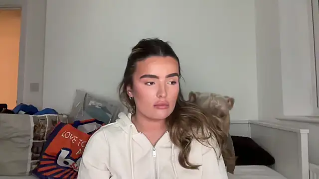 Snapshot of maisiesmithx chatting on 04/11/26, 08:46 maisiesmithx online show from 04/11/26, 08:46