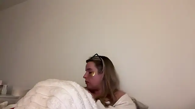 Snapshot of maisiesmithx chatting on 04/16/26, 09:39 maisiesmithx online show from 04/16/26, 09:39