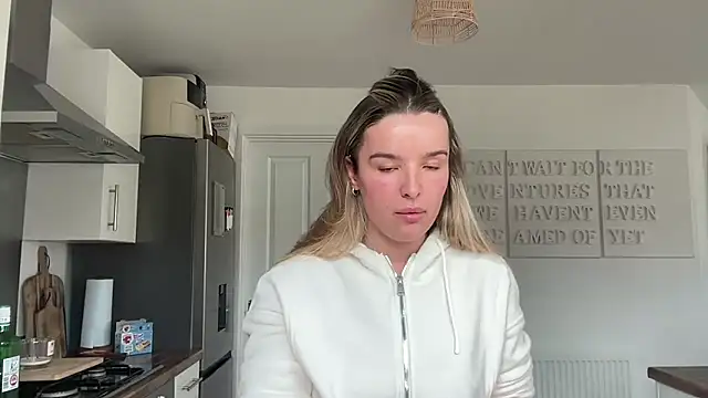 Snapshot of maisiesmithx chatting on 04/17/26, 03:37 maisiesmithx online show from 04/17/26, 03:37