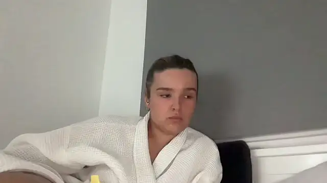 Snapshot of maisiesmithx chatting on 04/23/26, 08:11 maisiesmithx online show from 04/23/26, 08:11