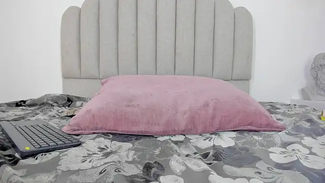 Nikki Angel  online show from 02/12/25, 10:26