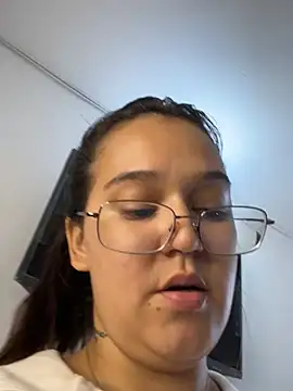 Snapshot of ValenG023 chatting on 03/20/25, 01:15 ValenG023 online show from 03/20/25, 01:15