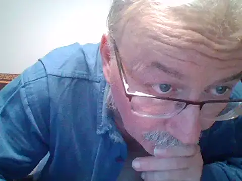 Snapshot of loverboyxxx69 chatting on 02/13/25, 04:17 loverboyxxx69 online show from 02/13/25, 04:17