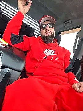 Beardedtattood online show from 12/17/25, 01:17